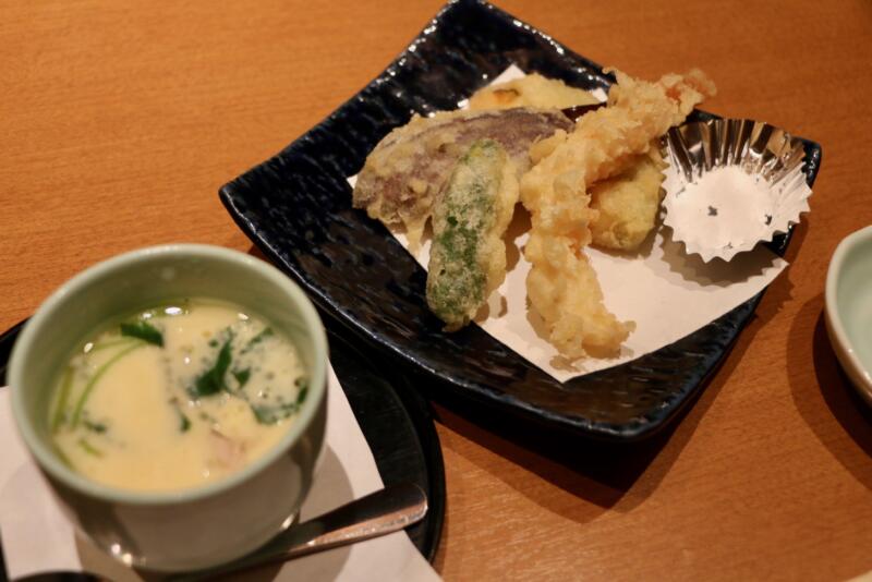 まずは天ぷら・茶碗蒸し、大名汁