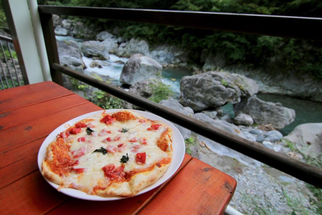 食彩キッチン メイフライのマルゲリータピザ