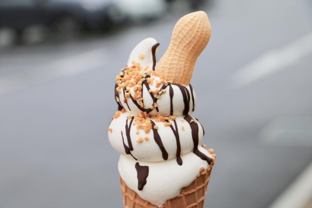 「ピーナッツチョコ」のソフトクリーム