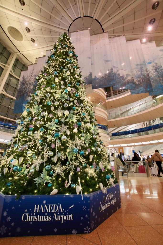 羽田空港内のクリスマスツリー