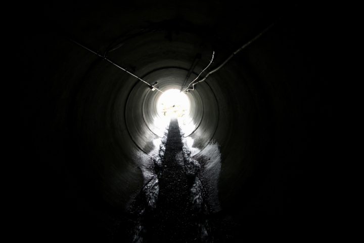 水の音がトンネル内に響き、ちょっとだけ怖い