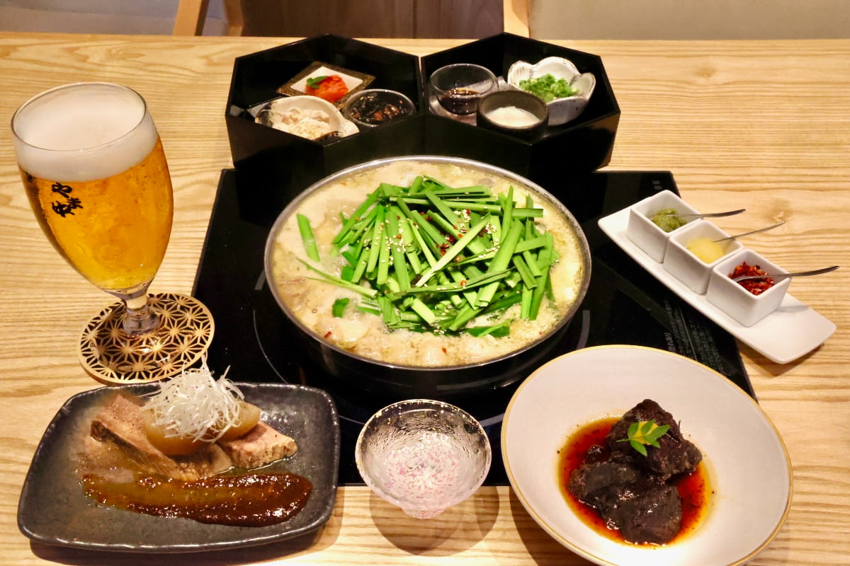 博多もつ鍋やま中 銀座店で本場福岡の「みそもつ鍋」とプレミアムな日本酒を堪能してきた