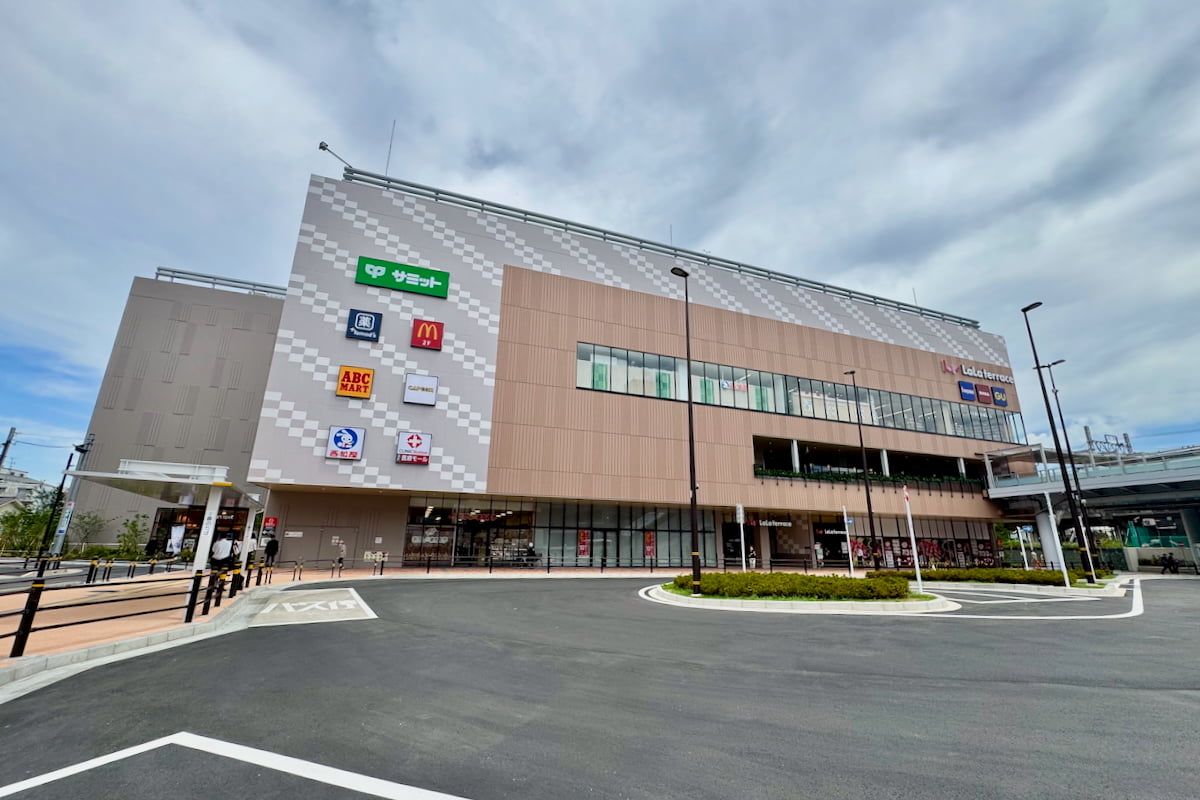 ららテラス北綾瀬店前の「北綾瀬駅前交通広場」