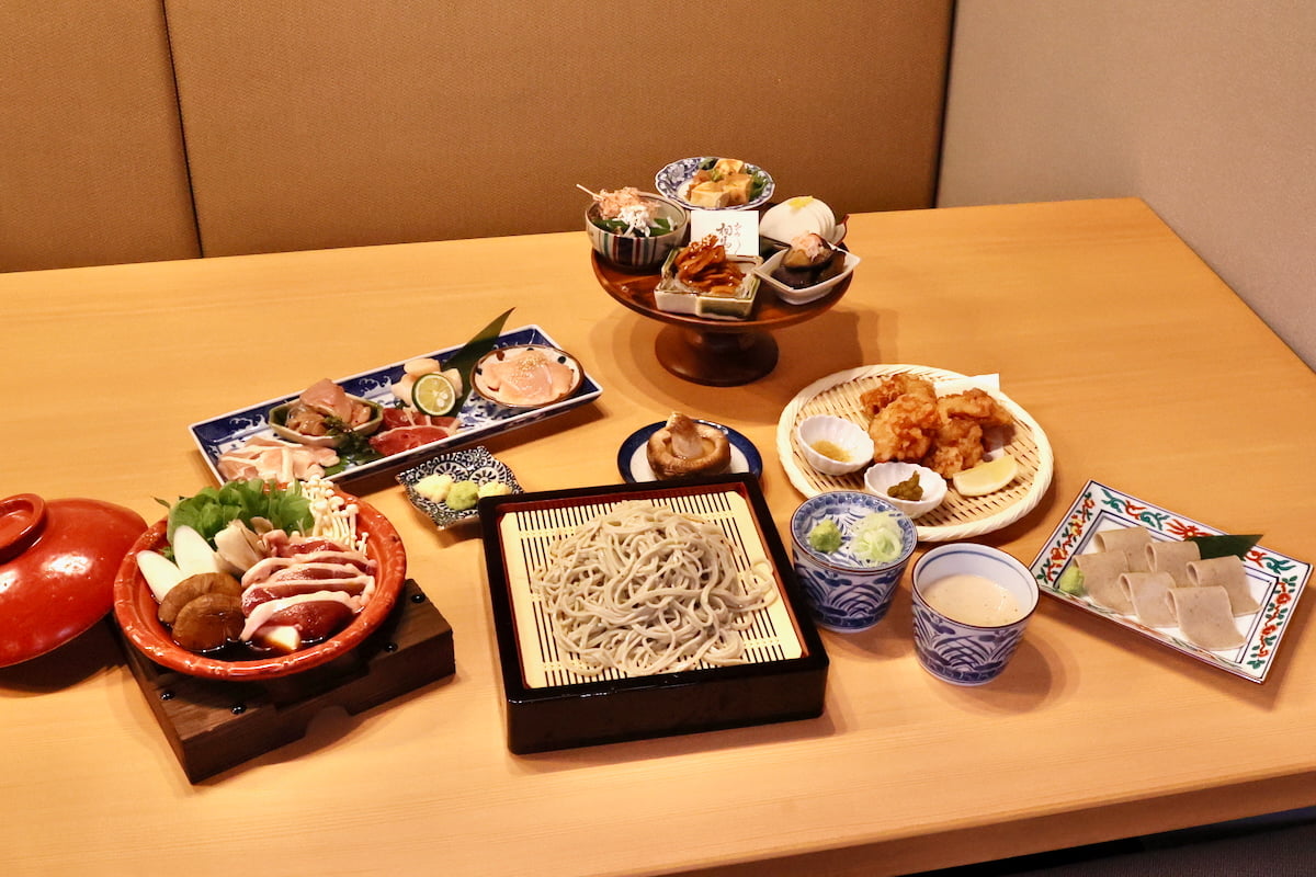 丸の内エリアに新たな蕎麦居酒屋「十割そば鳥料理 相馬庵」が7/22(火)グランドオープン！