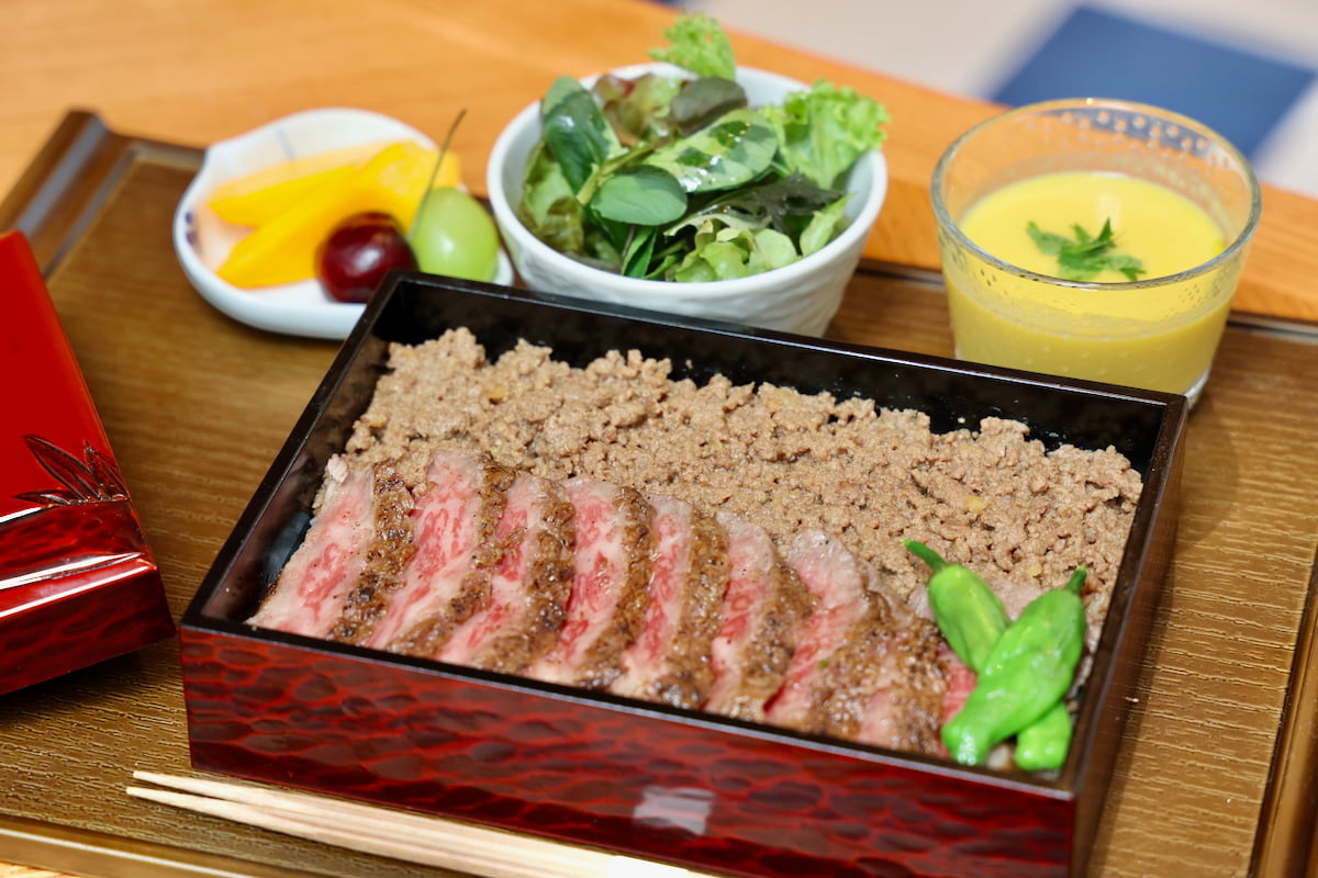 黒毛和牛のステーキ重(6,000円)
