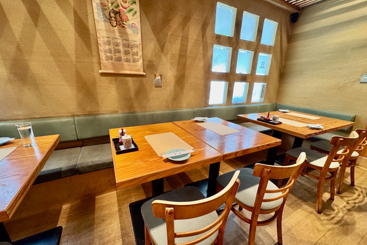 創業29年・お惣菜と地酒が楽しめる店「笹吟」店内