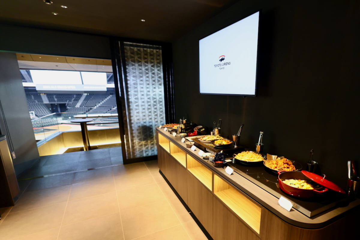 CHAMPAGNE COLLET PARTY LOUNGE