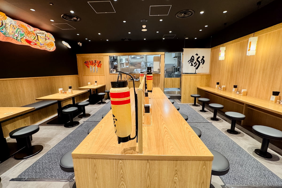 青森の煮干文化を東京へ「津軽煮干 ひらこ屋」の店内