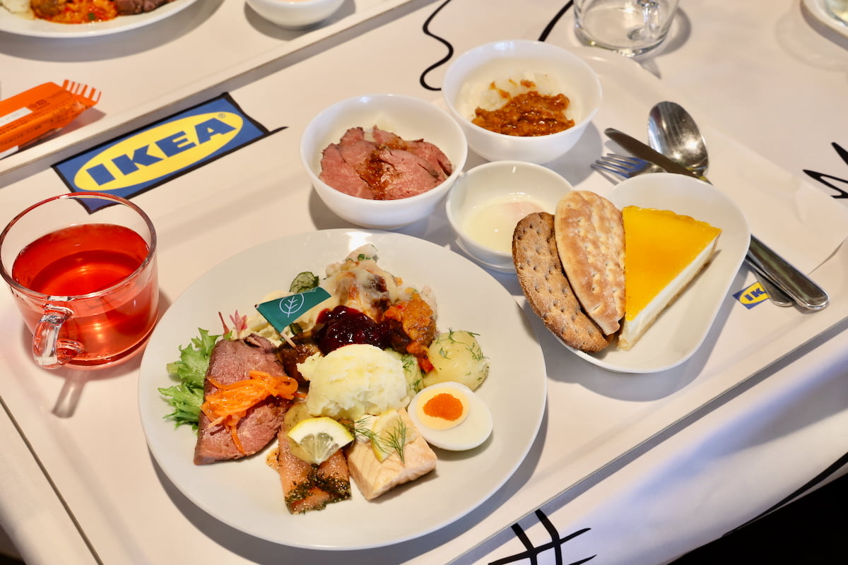 レストランの人気メニューが試食