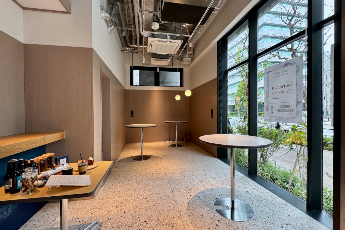 カウンター席やソファー席など32席