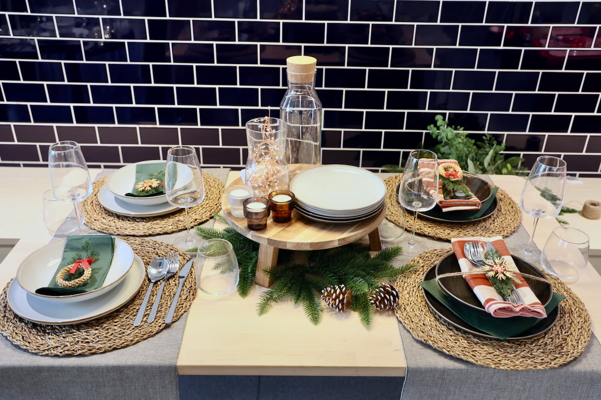 スウェーデンの伝統を感じる“ナチュラル＆温もり”コーデ