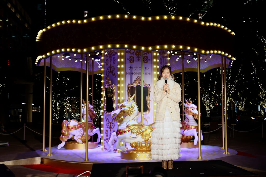 日本橋に「麒麟ゴーラウンド」初登場!カナエルNIHONBASHI 2025-26点灯式に藤田ニコルさんが登場