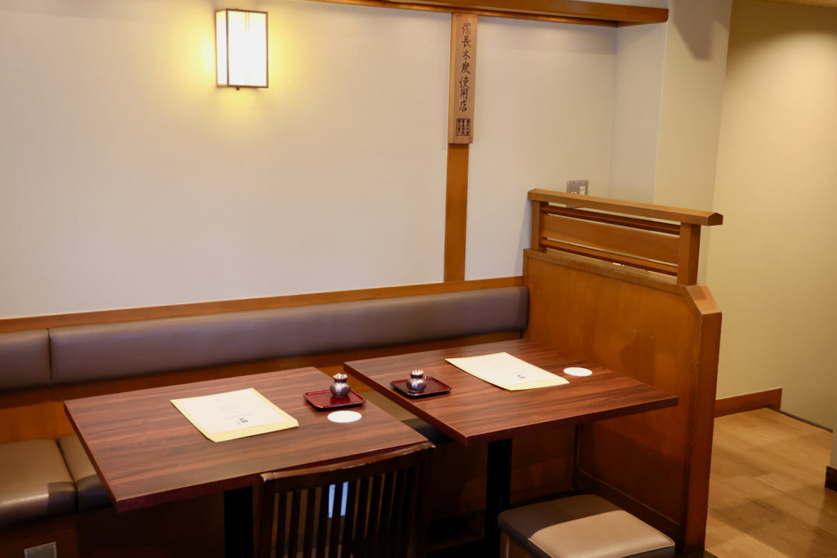 老舗うなぎ専門店「人形町 梅田」が事業承継で再オープン 2階店内席