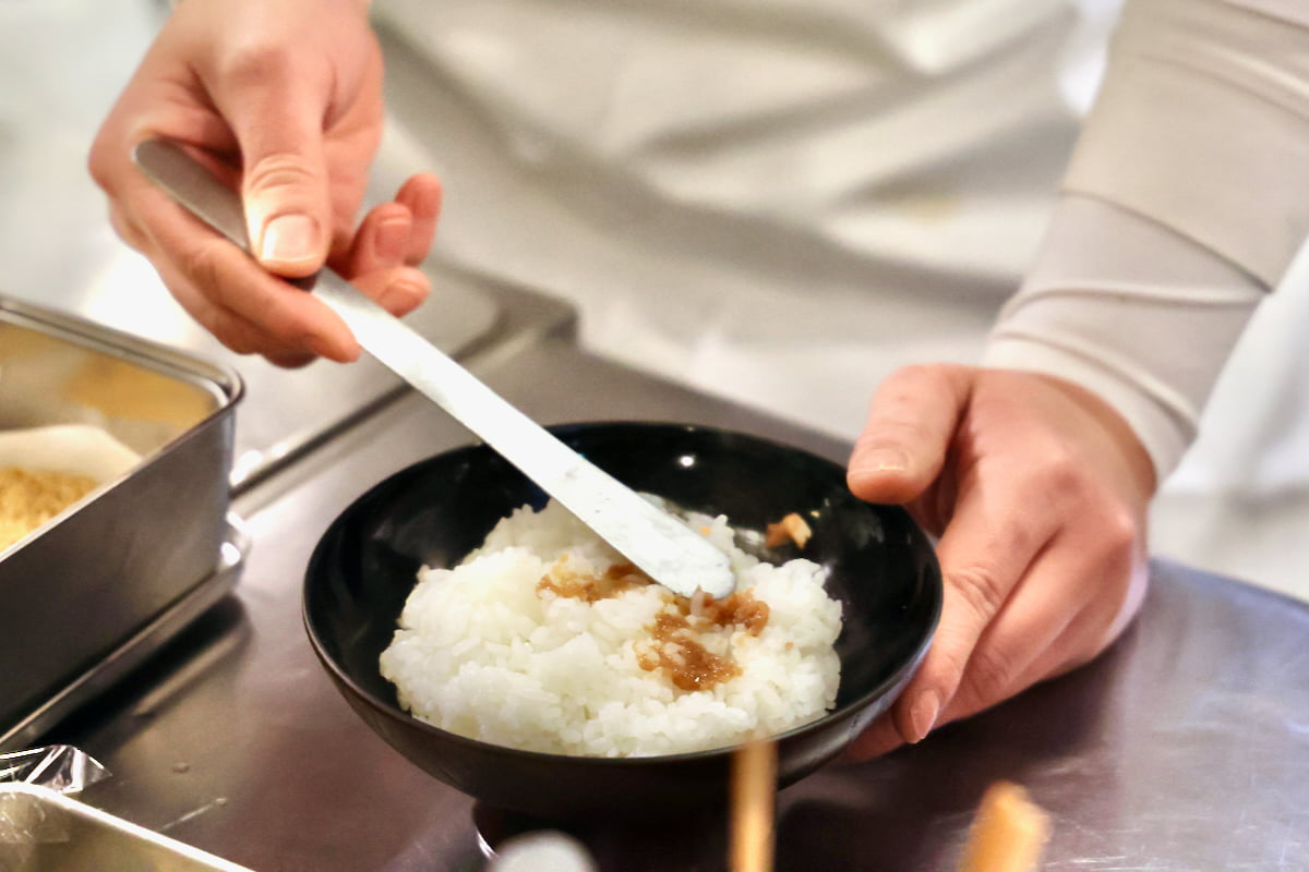 人形町の老舗「人形町 梅田」が事業承継で再出発!“百手返し”で焼く名物「梅田丼」を食べてみた