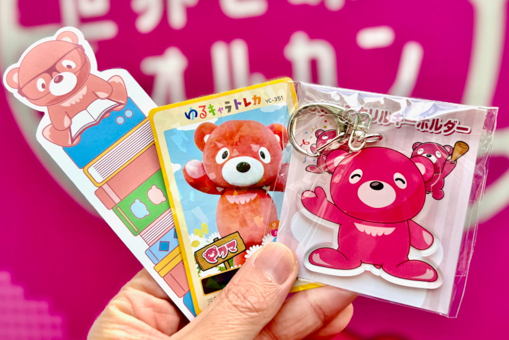 eクマ（イークマ）と撮れるフォトスポットとノベルティも