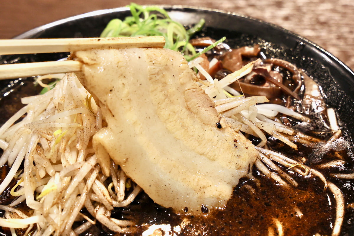 看板メニュー「好来ラーメン」チャーシュー