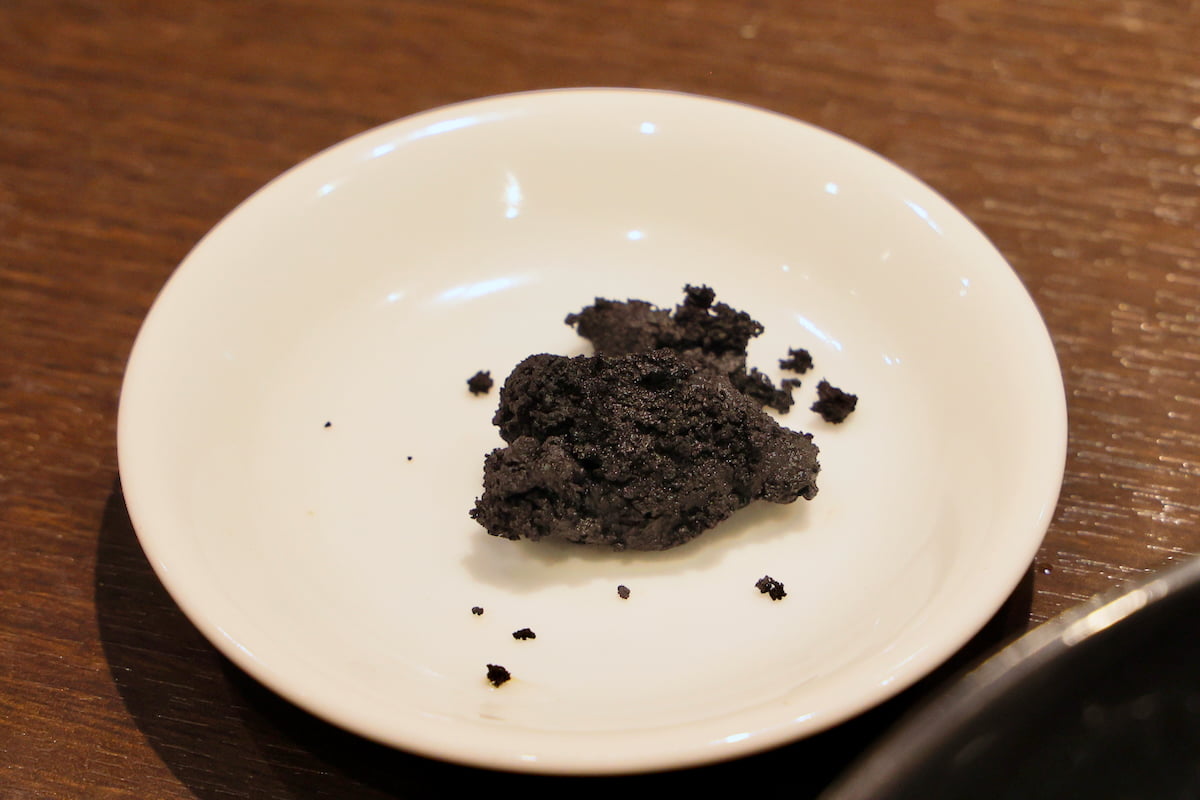 熊本・人吉の老舗「好来ラーメン」65年以上続く“黒い一杯”が東京ラーメンストリートに期間限定登場 にんにくペースト