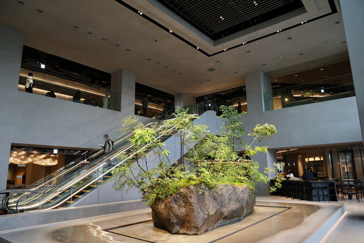 ニュウマン高輪『MIMURE』　翠岩の丘