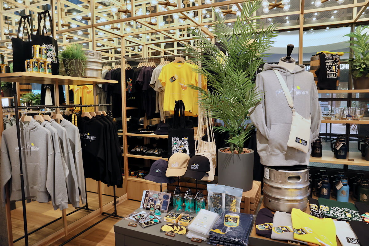 店頭には物販スペースも