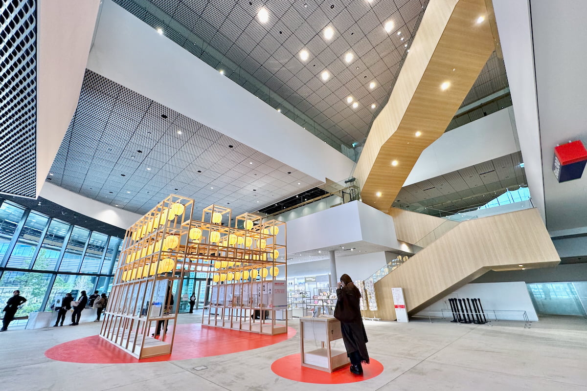 2階エントランスに現れる「未来文化の門」