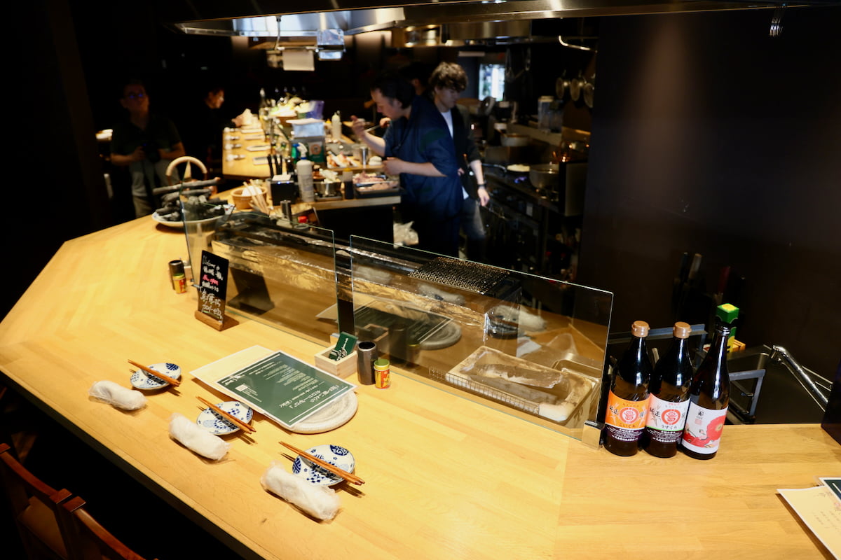生産者と直接つながる、“素材主役”の焼鳥店