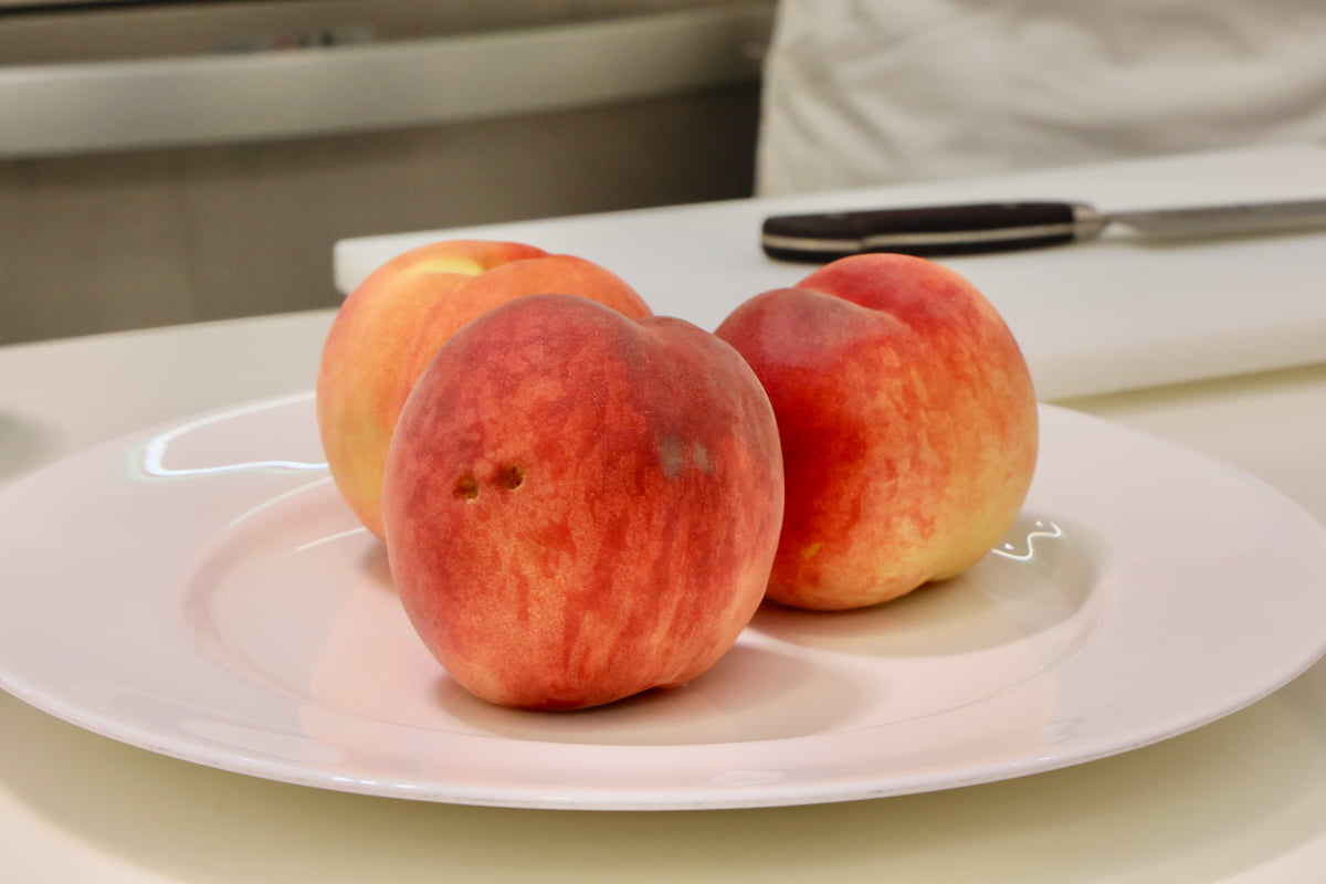 今回の試食会で使用された品種は「日川白鳳(ひかわはくほう)」