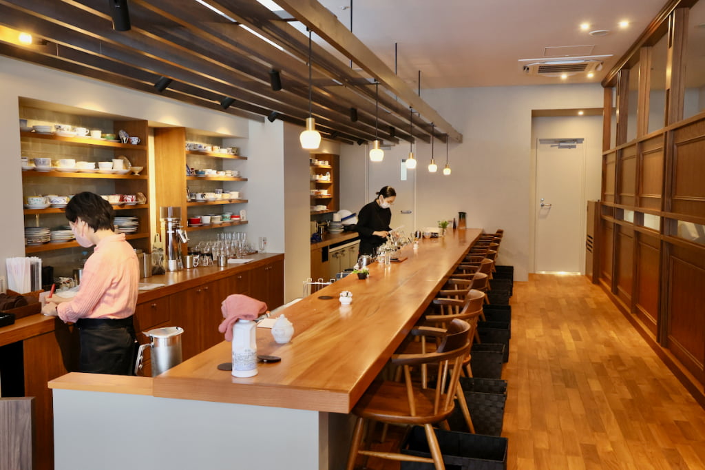 銀座の名喫茶「炭火焙煎珈琲.凛本店」が移転オープン!23年愛される炭火焙煎コーヒーを味わう