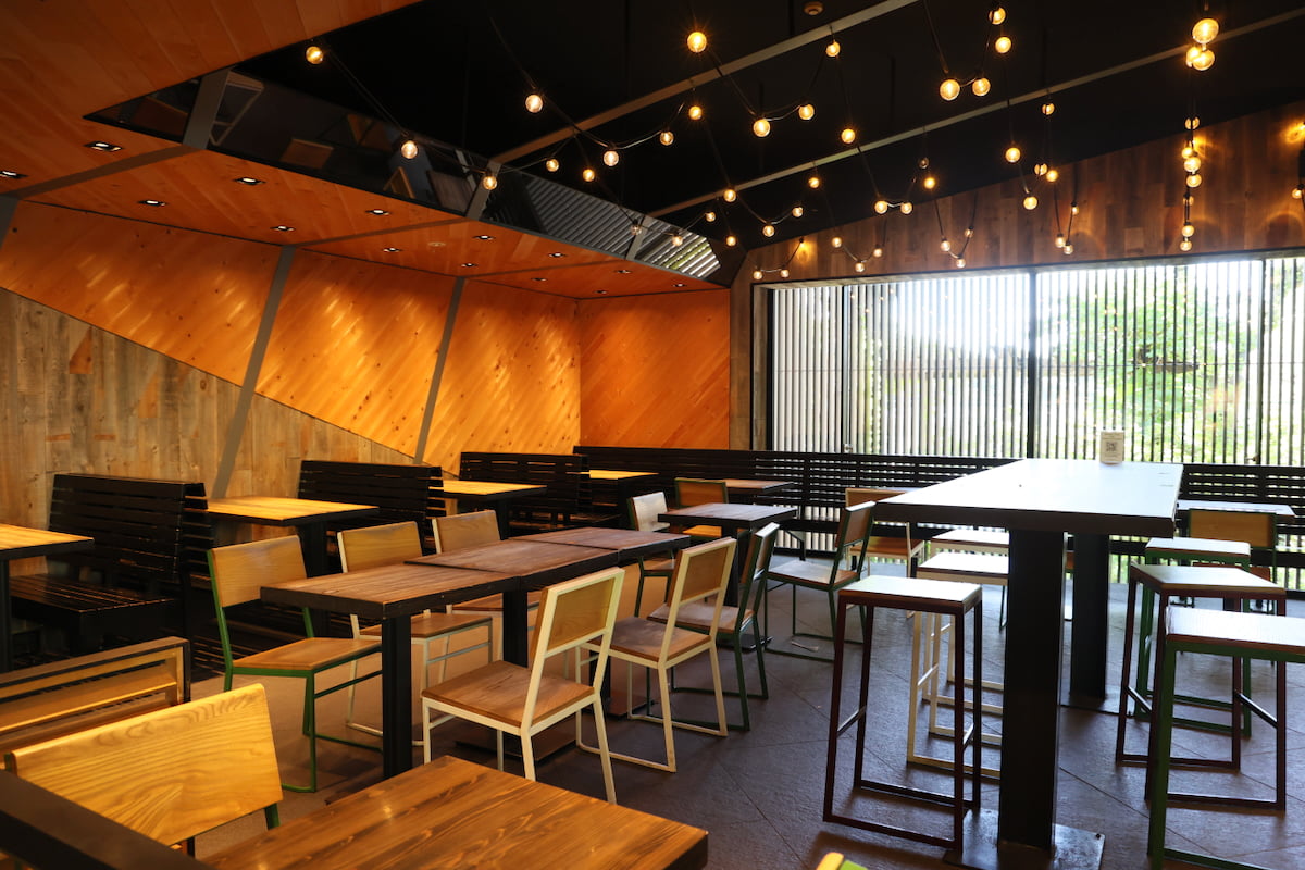 Shake Shack日本1号店・外苑いちょう並木店の内観