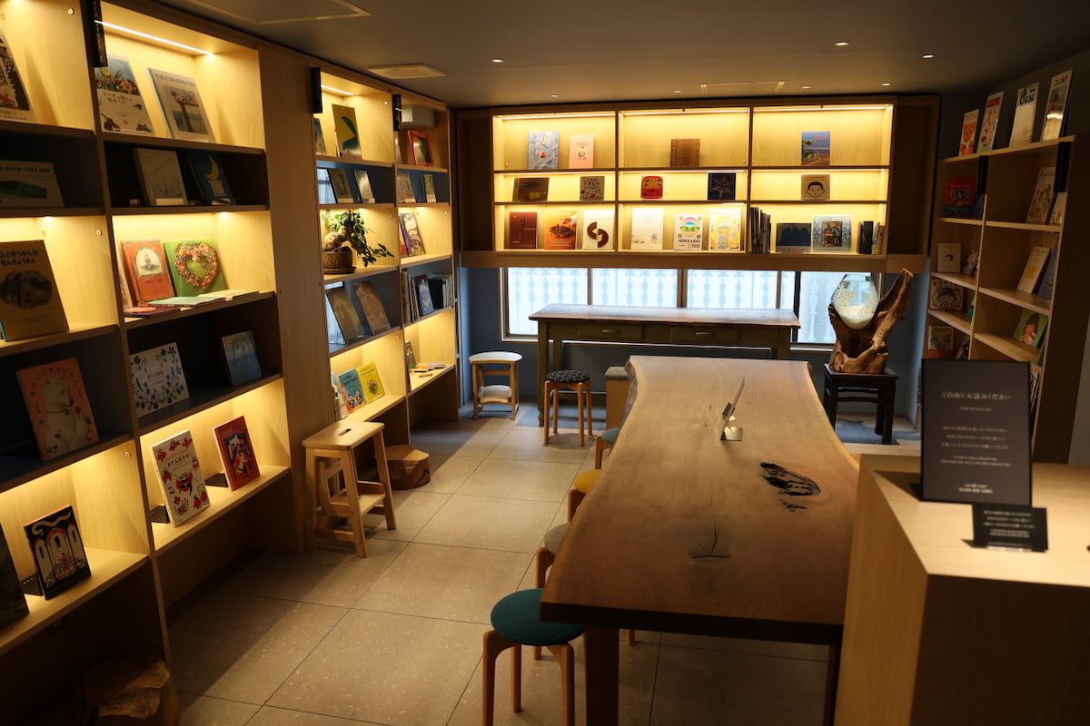 3階には絵本を楽しめる「PICTURE BOOK LOUNGE」