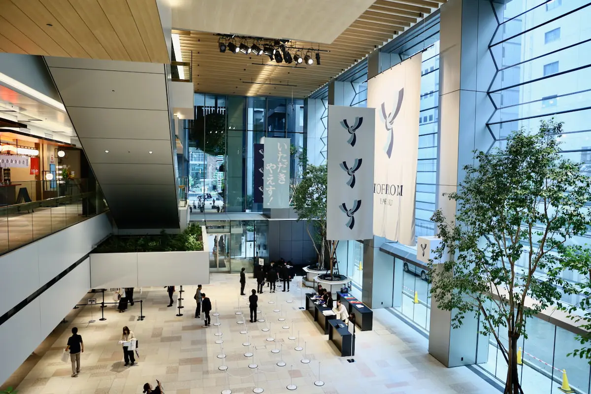 東京駅直結「TOFROM YAESU TOWER」が開業!八重洲の老舗から注目グルメ、アートまで見てきた