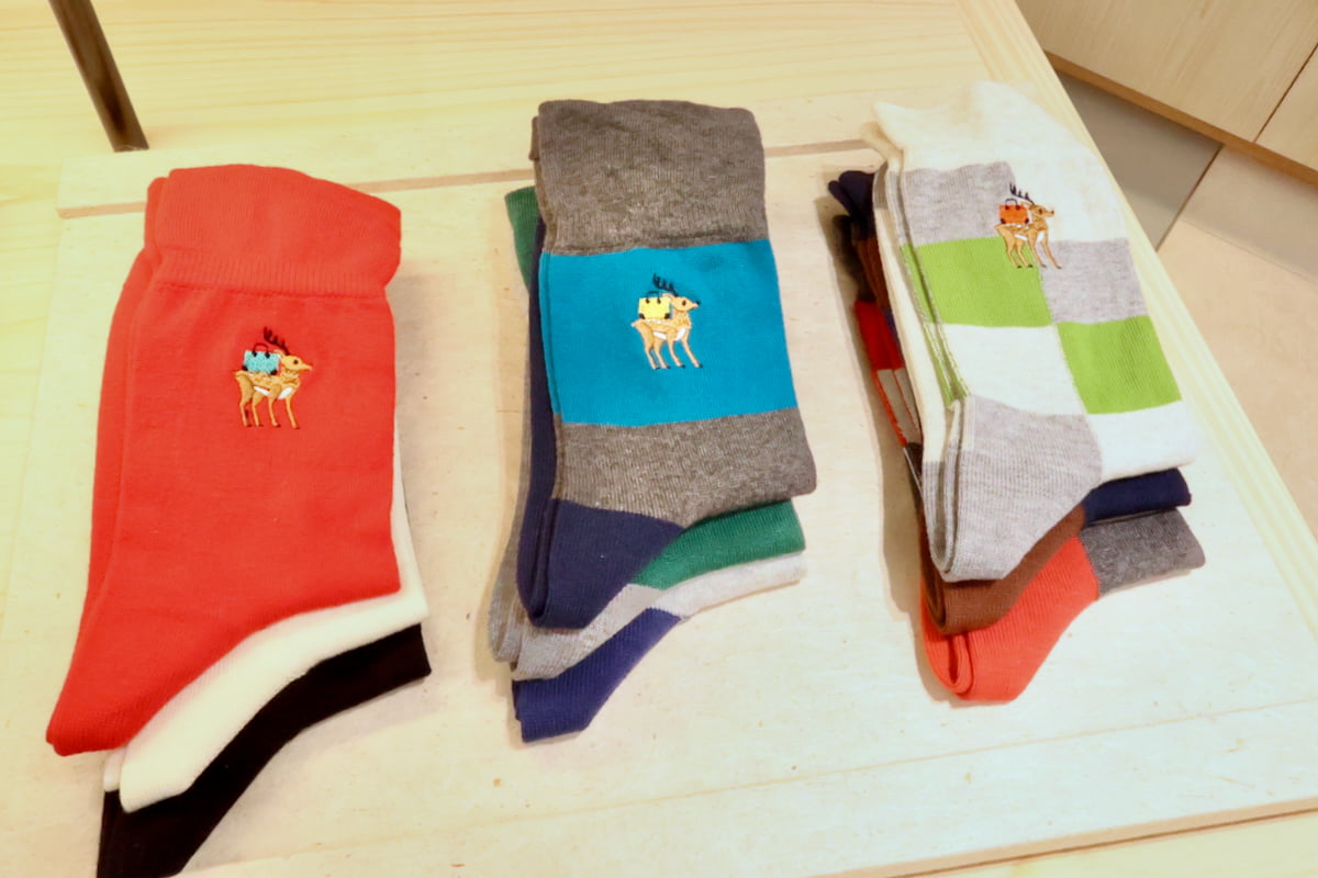 グランスタ東京店限定刺繍入りくつした/2,090円(税込)