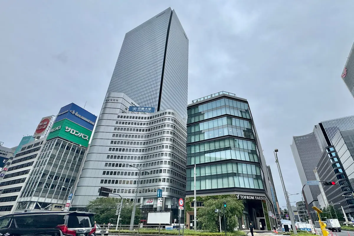 東京駅直結「TOFROM YAESU TOWER」が開業!八重洲の老舗から注目グルメ、アートまで見てきた