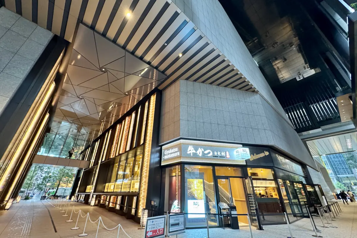 八重洲の街に溶け込む「TOFROM YAESU」