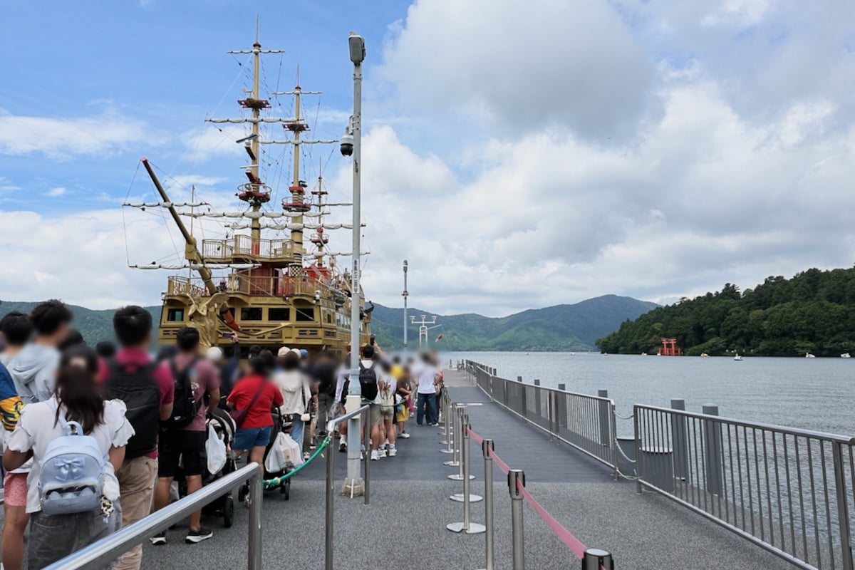 箱根海賊船「クイーン芦ノ湖」の特別船室で優雅な船旅！