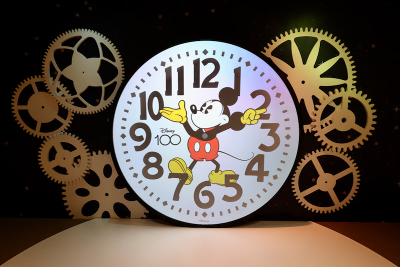 セイコーハウス銀座の時計台が期間限定でミッキーマウスデザインに！ディズニー創立100周年を記念した展示会も