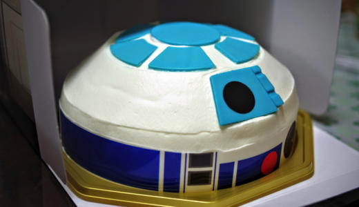 【銀座コージーコーナーのスター・ウォーズケーキを買ってみた】R2-D2とC-3POがかわいくて食べるのもったいない！