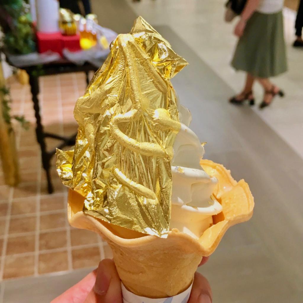 東京GINZAISXで金箔ソフトクリーム
