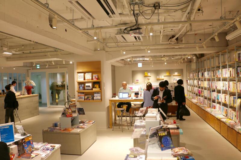 道玄坂「BOOK LAB TOKYO」はハンドドリップコーヒーを飲みながら本が読める電源カフェ書店