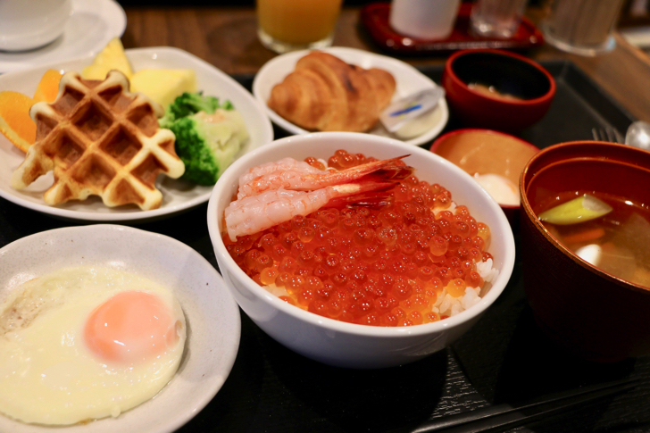 ドーミーインPREMIUM小樽の朝食いくら丼