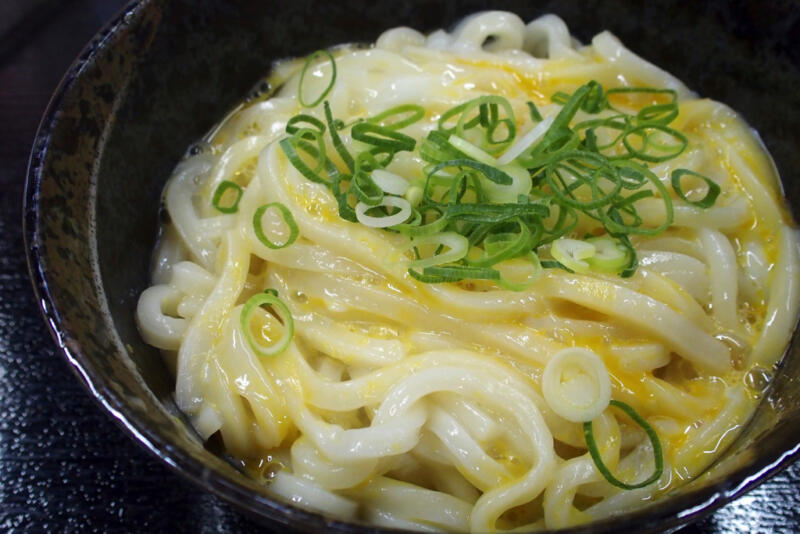 朝７時からやってる「こがね製麺所善通寺本店」で釜玉うどん【香川うどんさんぽ③】