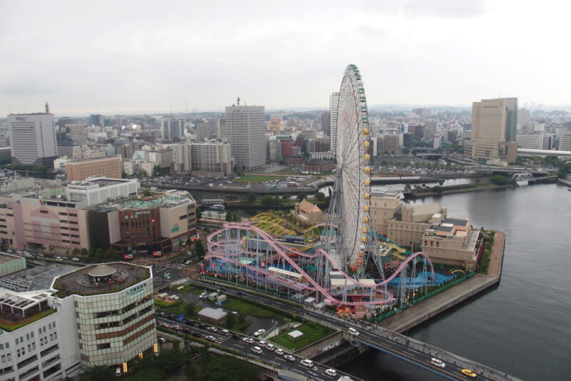 横浜ランドマークタワーや観覧車が目の前