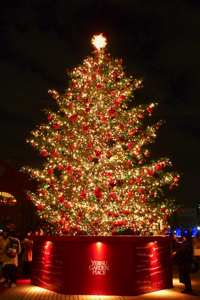昔ながらのクリスマスツリーとバカラシャンデリアにうっとり 恵比寿ガーデンプレイスウィンターイルミネーション16 東京散歩ぽ