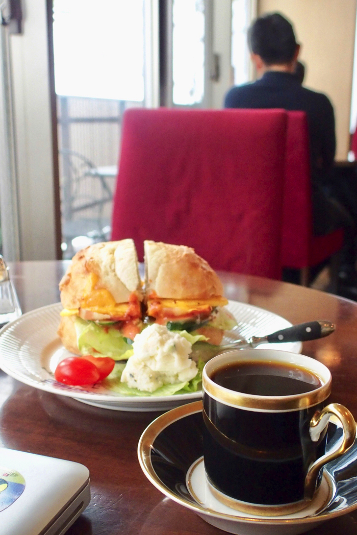 【中目黒ランチ】カフェ ファソンでオムレツ入りダブルサンドウィッチセットを食べながらスペシャリティコーヒーを楽しむ